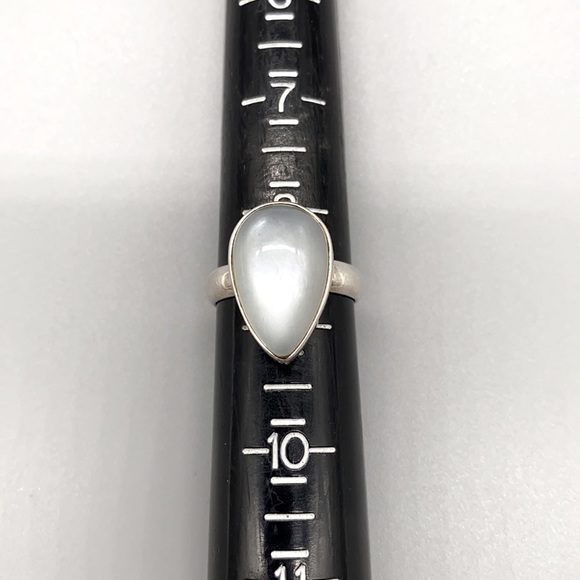 Gorgeous milky white shimmering moonstone ring in sterling silver size 8.5 - Picture 4 of 6